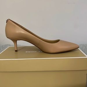 Michael Kors Kitten Pump